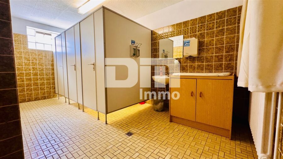 Opulente Gästehausanlage mit 13 Zimmern,2 Sälen,Gastronomiebetrieb + Betreiberwohnung - EG Gebäude 1 Sanitäranlagen